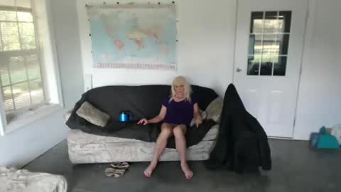 Snapshot of gizi_ilka chatting on 10.19.25 Terri online show from 10.19.25