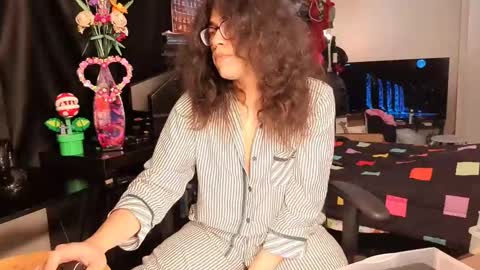 glaceon9 online show from 02.14.25