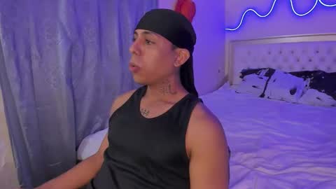 Snapshot of glader_guy chatting on 10.01.25 only for you bby online show from 10.01.25