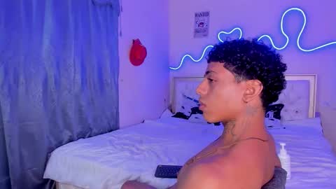 Snapshot of glader_guy chatting on 10.04.25 only for you bby online show from 10.04.25