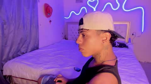 Snapshot of glader_guy chatting on 10.14.25 only for you bby online show from 10.14.25