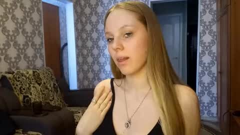 Snapshot of gladissoter chatting on 02.19.26 Violetta online show from 02.19.26