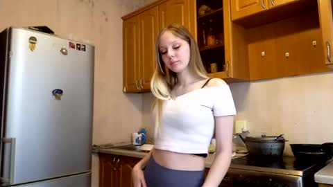 Snapshot of gladissoter chatting on 02.23.26 Violetta online show from 02.23.26