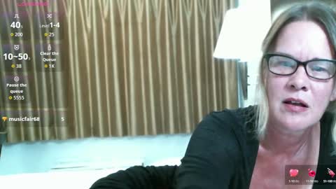 Snapshot of glam_cat chatting on 09.14.25 Gwendolyn online show from 09.14.25