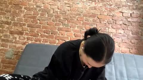 Snapshot of glennissawhill chatting on 10.15.25 Bella online show from 10.15.25