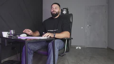 Matthew .. for short call me Matt online show from 10.11.25