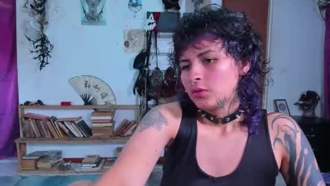 Snapshot of glitch_doll chatting on 10.16.25 NYX online show from 10.16.25