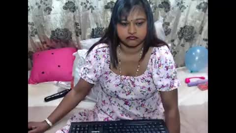 glitter candy online show from 10.15.25