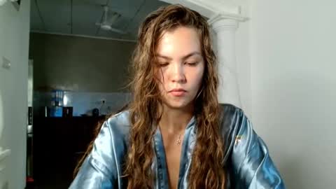 glitter_doll online show from 10.28.25