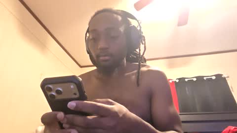 Snapshot of glomightyj chatting on 05.16.26 glomightyj online show from 05.16.26