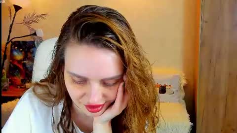 Snapshot of gloria_wood chatting on 06.19.26 Gloria Wood online show from 06.19.26
