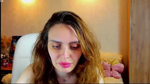 Snapshot of gloria_wood chatting on 07.18.26 Gloria Wood online show from 07.18.26