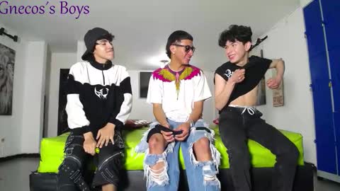 Snapshot of gnecos chatting on 02.01.26 THOMAS AND DAMIAND online show from 02.01.26