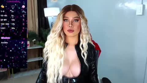 Snapshot of goddess_lykafox chatting on 02.26.25 Lyka Fox online show from 02.26.25