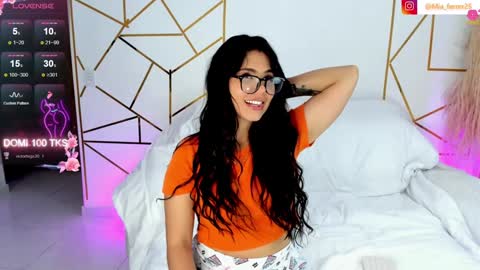 Snapshot of goddess_mia2 chatting on 12.30.24 Mia online show from 12.30.24