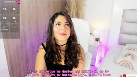 Snapshot of goddess_mia2 chatting on 10.27.25 Mia online show from 10.27.25