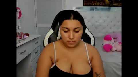 Snapshot of goddess_of_sissys chatting on 12.23.25 goddess_of_sissys online show from 12.23.25