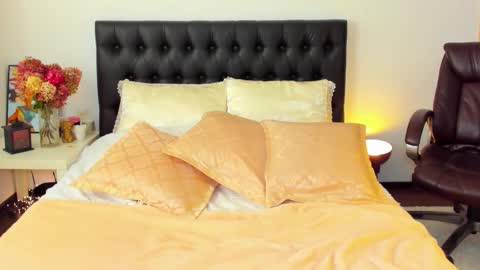 Snapshot of goddess_squirt_ chatting on 09.18.25 Katrin online show from 09.18.25