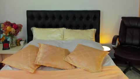 Snapshot of goddess_squirt_ chatting on 10.11.25 Katrin online show from 10.11.25