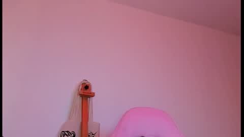 Snapshot of goddess_vee_ chatting on 10.15.25 vee online show from 10.15.25