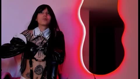 Snapshot of goddess_vee_ chatting on 10.18.25 vee online show from 10.18.25