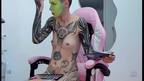 Snapshot of goddess_vee_ chatting on 10.31.25 vee online show from 10.31.25