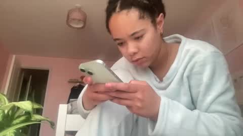 Snapshot of goddesselxo chatting on 04.05.26 Goddess L online show from 04.05.26