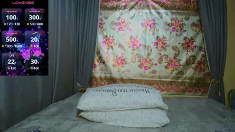 Layla Salvardor online show from 10.14.25