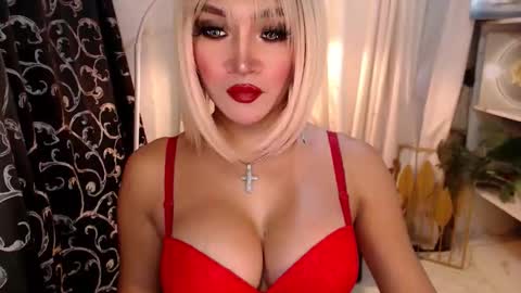 Snapshot of goddessquinnie chatting on 10.09.25 quinnie online show from 10.09.25