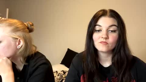 Goddess Raven online show from 01.04.25