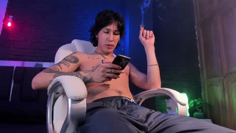 Snapshot of godly_huan chatting on 12.04.24 HUAN online show from 12.04.24