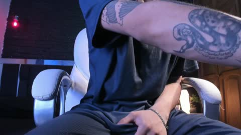 Snapshot of godly_huan chatting on 12.15.24 HUAN online show from 12.15.24