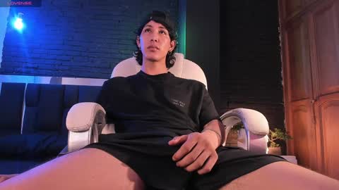 Snapshot of godly_huan chatting on 12.17.24 HUAN online show from 12.17.24