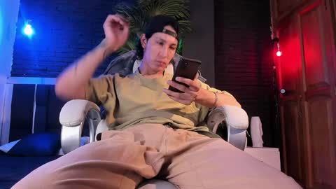 Snapshot of godly_huan chatting on 01.15.25 HUAN online show from 01.15.25