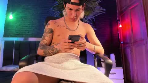 Snapshot of godly_huan chatting on 02.24.25 HUAN online show from 02.24.25