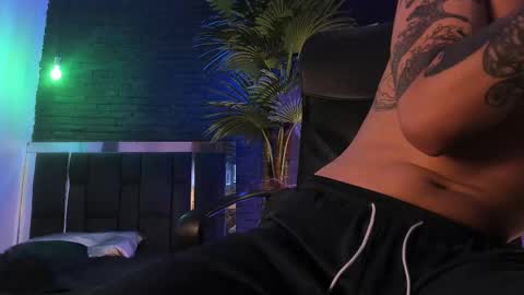 Snapshot of godly_huan chatting on 02.26.25 HUAN online show from 02.26.25