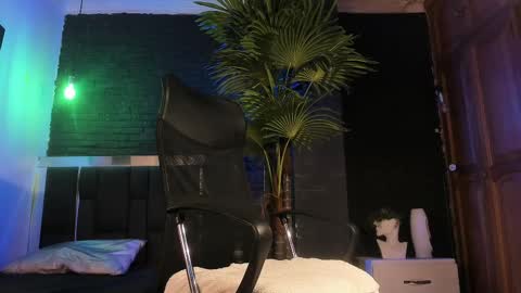 Snapshot of godly_huan chatting on 02.27.25 HUAN online show from 02.27.25