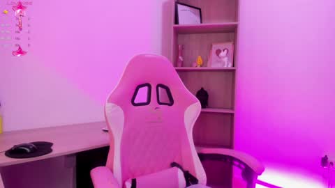 gold__queen online show from 12.18.24