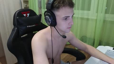 Golden boyyy21 online show from 12.22.25