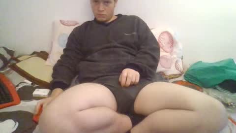 Snapshot of goldenboy207 chatting on 12.18.25 goldenboy207 online show from 12.18.25