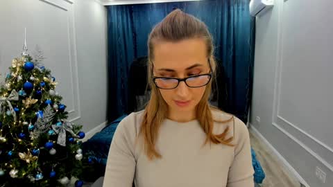 Snapshot of goldenlighte chatting on 12.09.24 Olivia online show from 12.09.24