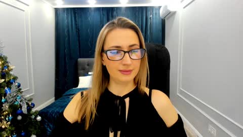 Snapshot of goldenlighte chatting on 12.17.24 Olivia online show from 12.17.24