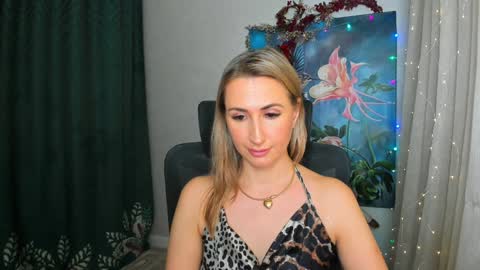 Snapshot of goldenlighte chatting on 12.24.24 Olivia online show from 12.24.24