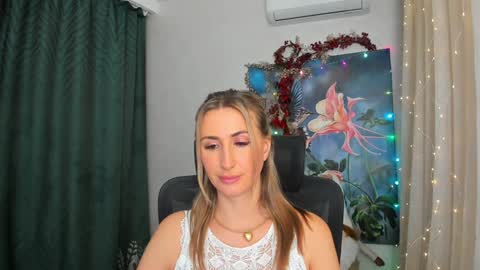 Snapshot of goldenlighte chatting on 12.24.24 Olivia online show from 12.24.24
