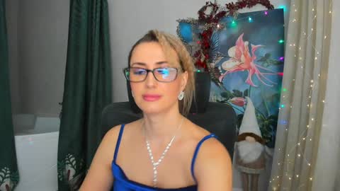 Snapshot of goldenlighte chatting on 12.25.24 Olivia online show from 12.25.24