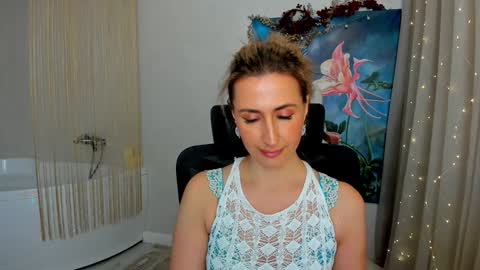 Snapshot of goldenlighte chatting on 12.30.24 Olivia online show from 12.30.24