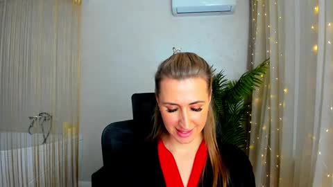 Snapshot of goldenlighte chatting on 01.20.25 Olivia online show from 01.20.25