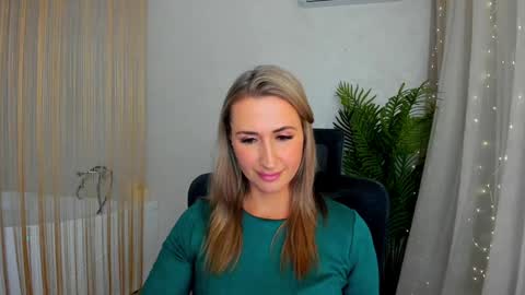 Snapshot of goldenlighte chatting on 01.23.25 Olivia online show from 01.23.25