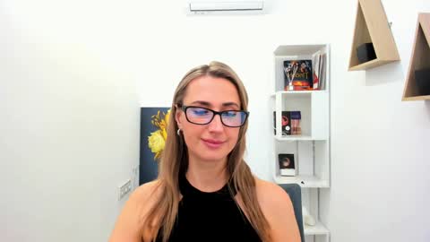 Snapshot of goldenlighte chatting on 01.27.25 Olivia online show from 01.27.25