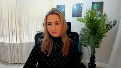 Snapshot of goldenlighte chatting on 01.30.25 Olivia online show from 01.30.25